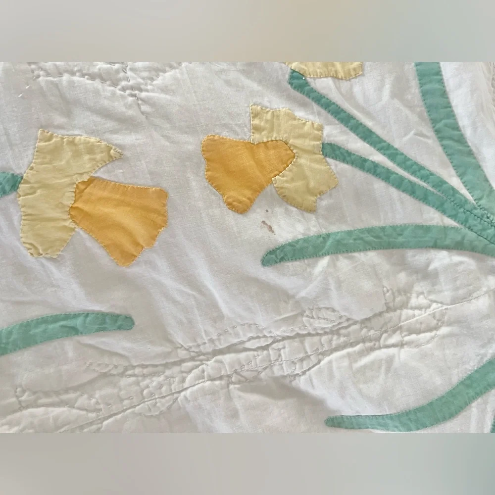 Vintage c.1930s Handmade Daffodil Appliqué Hand Stitched Quilt 66x85”